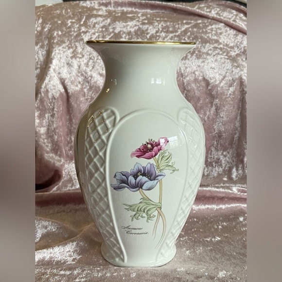 ROYALWinton Vintage Porcelain Vase-Four Sides Show Four Fun Flower Verities VEUC - Picture 1 of 12